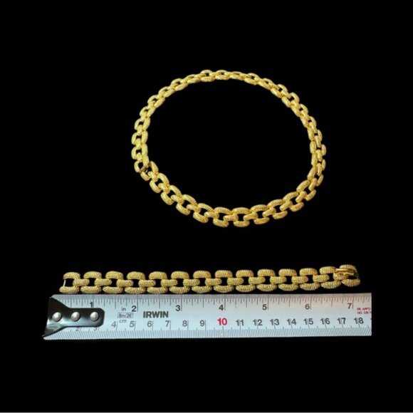 ✨Elegant Vintage Monet Gold Chain Necklace and Bracelet Set - Picture 4 of 5